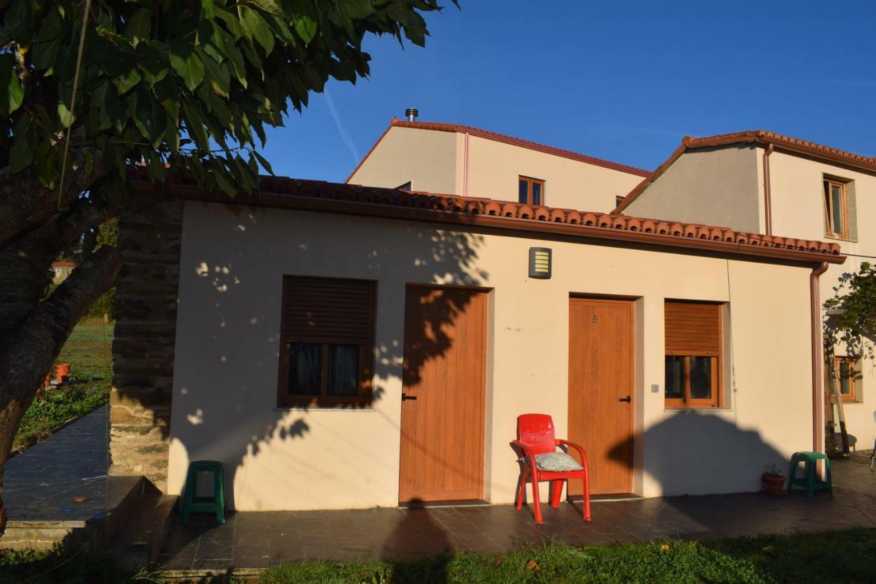 Pension Albergue Los Caminantes Ribadiso Exterior foto