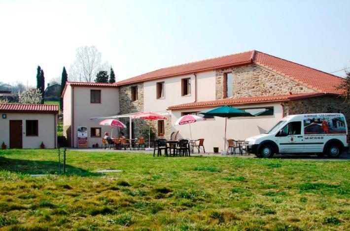 Pension Albergue Los Caminantes Ribadiso Exterior foto